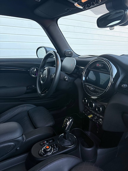 MINI Cooper SE 12 of 17