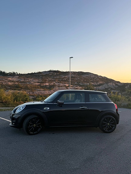 MINI Cooper SE 4 of 17