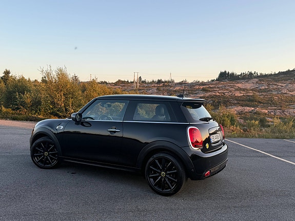 MINI Cooper SE 3 of 17