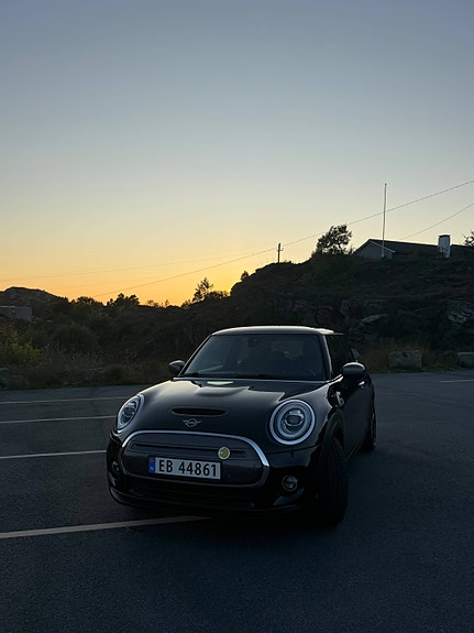 MINI Cooper SE 2 of 17
