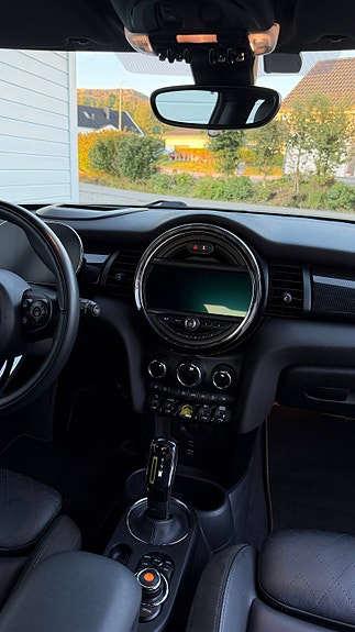 MINI Cooper SE 10 of 17