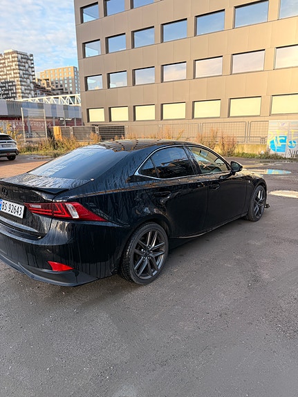 Lexus IS300h 4 of 17