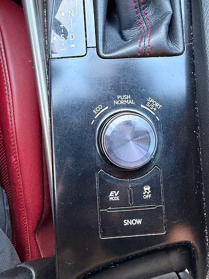 Lexus IS300h 10 of 17