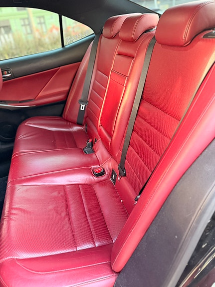 Lexus IS300h 14 of 17
