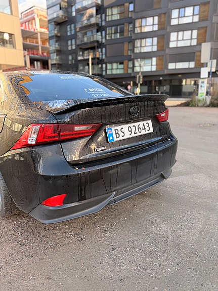 Lexus IS300h 3 of 17