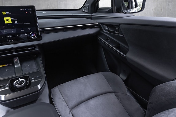 Toyota C-HR 25 of 29