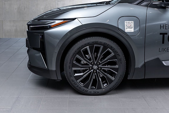 Toyota C-HR 2 of 29