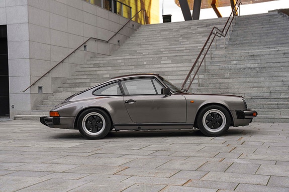 Porsche 911 17 of 30