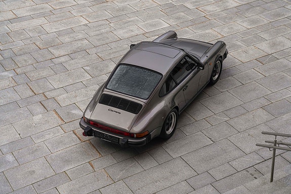 Porsche 911 12 of 30