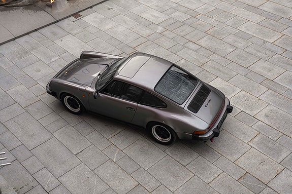 Porsche 911 14 of 30