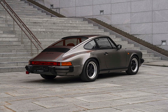 Porsche 911 16 of 30