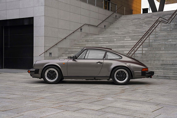 Porsche 911 4 of 30