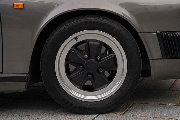 Porsche 911 18 of 30