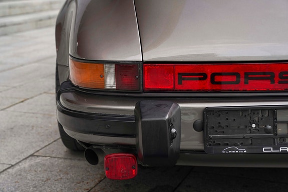 Porsche 911 24 of 30