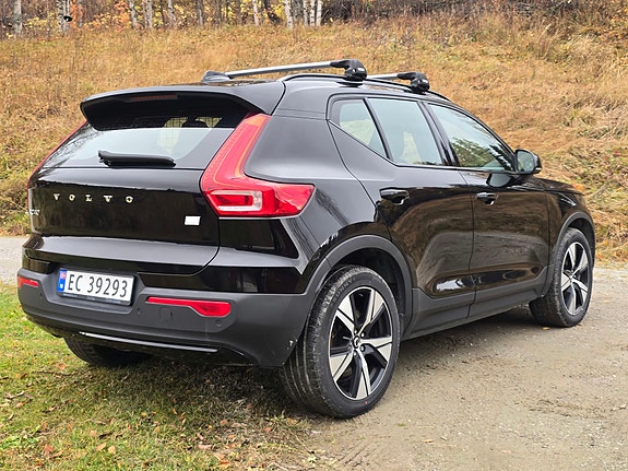 Volvo XC40 2 of 10