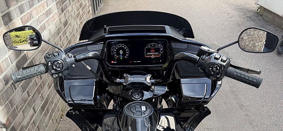 Harley-Davidson Road Glide 3 8 of 17