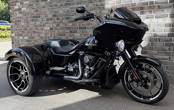 Harley-Davidson Road Glide 3 2 of 17