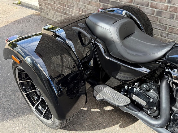 Harley-Davidson Road Glide 3 10 of 17