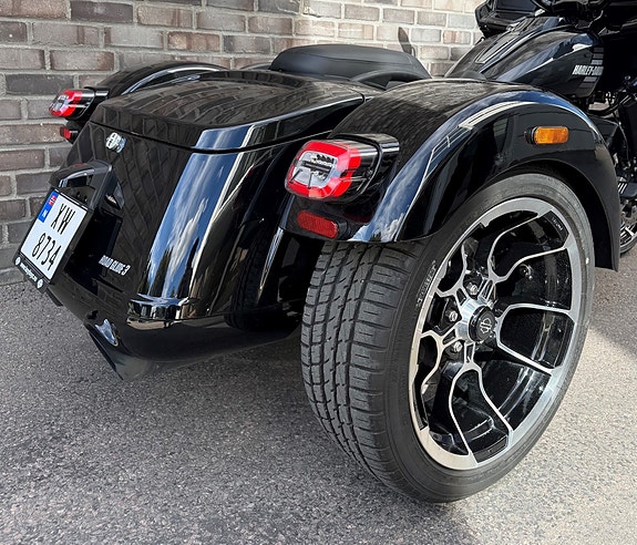 Harley-Davidson Road Glide 3 6 of 17