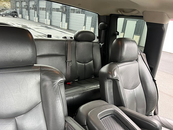 Chevrolet Silverado 2500 19 of 22