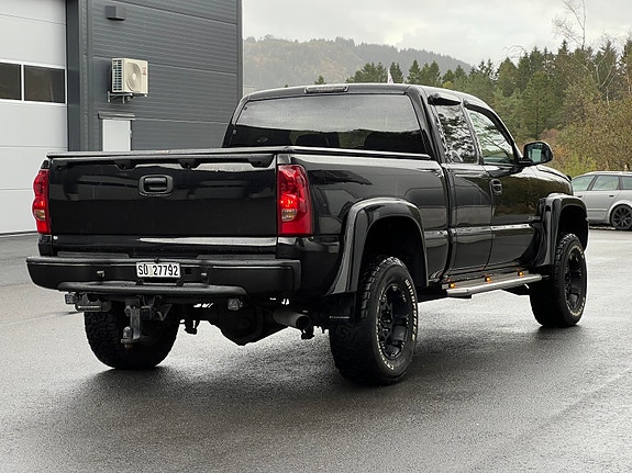Chevrolet Silverado 2500 4 of 22