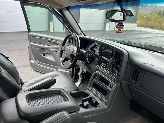 Chevrolet Silverado 2500 16 of 22