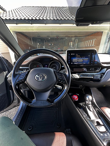 Toyota C-HR 6 of 15