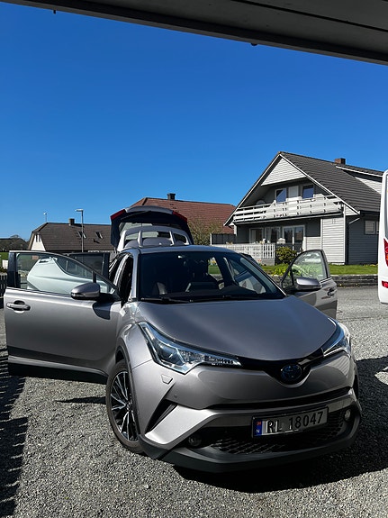 Toyota C-HR 7 of 15