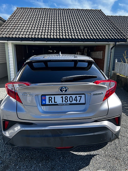 Toyota C-HR 5 of 15