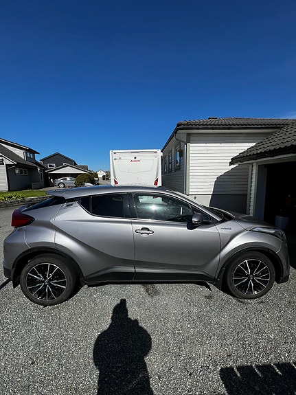 Toyota C-HR 4 of 15