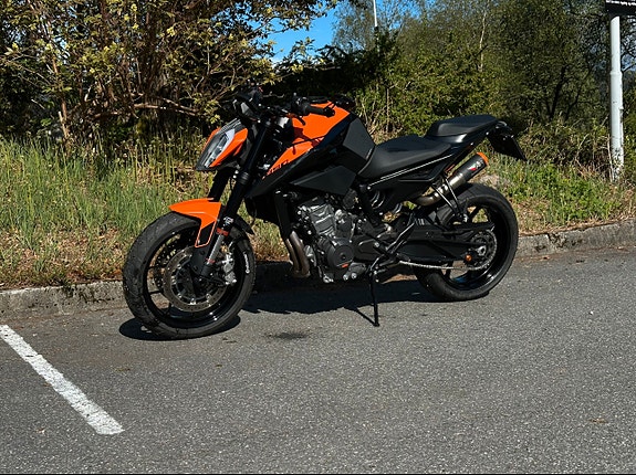 KTM 890 Duke 2 of 17