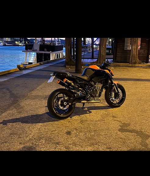 KTM 890 Duke 14 of 17