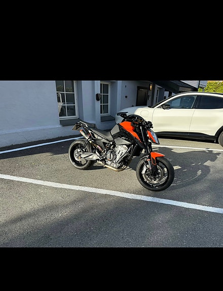 KTM 890 Duke 13 of 17