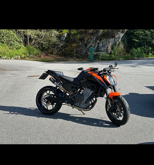 KTM 890 Duke 10 of 17