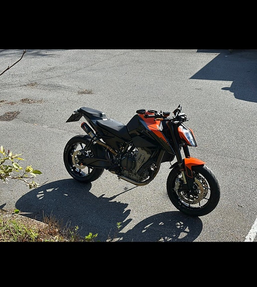 KTM 890 Duke 9 of 17