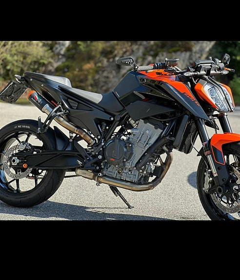 KTM 890 Duke 11 of 17
