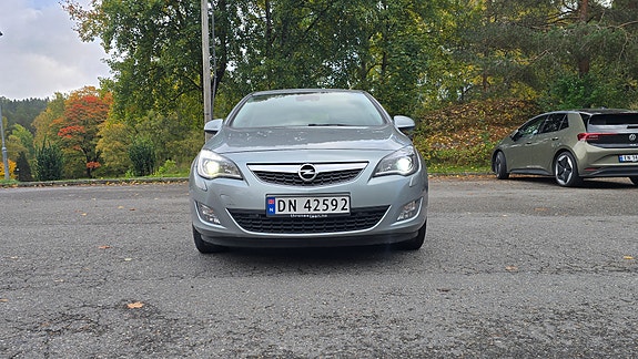 Opel Astra 2 of 19
