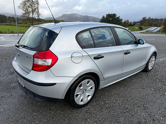 BMW 116i 4 of 7