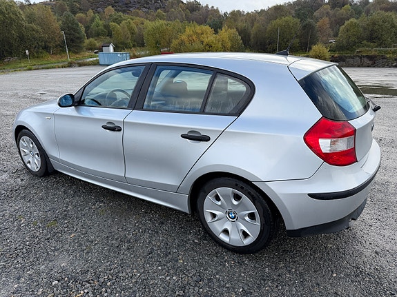 BMW 116i 2 of 7