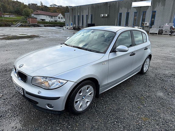 BMW 116i 3 of 7