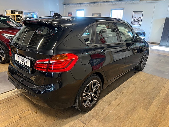 BMW 225xe 8 of 30