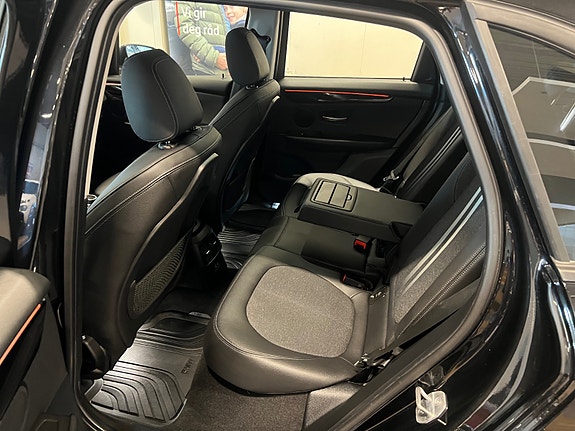 BMW 225xe 13 of 30