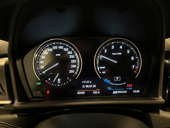 BMW 225xe 18 of 30