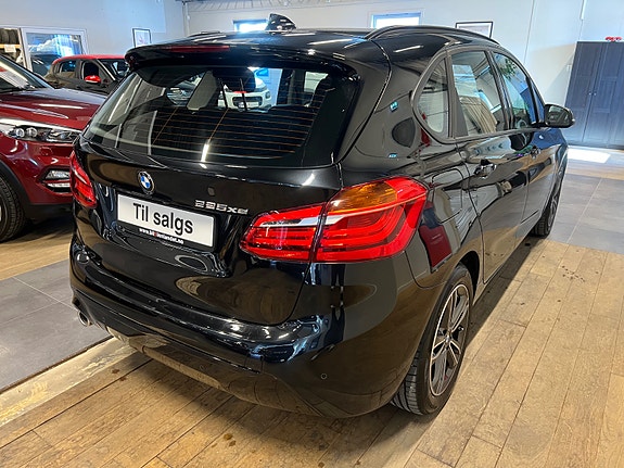 BMW 225xe 7 of 30