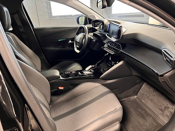 Peugeot 208 12 of 25