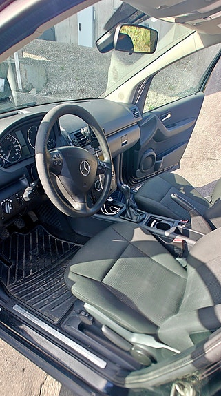 Mercedes-Benz A160 d 8 of 17