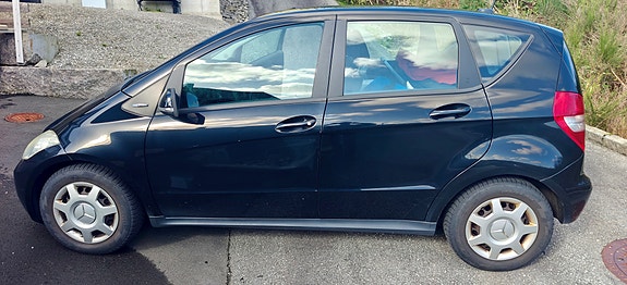 Mercedes-Benz A160 d 3 of 17