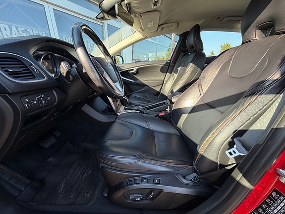 Volvo V40 Cross Country 13 of 23