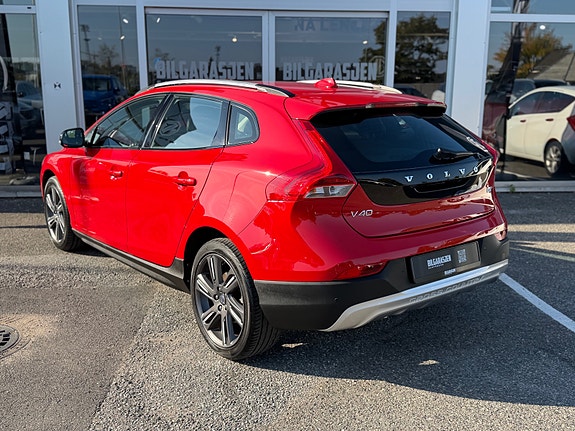 Volvo V40 Cross Country 9 of 23