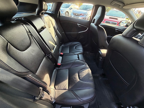 Volvo V40 Cross Country 16 of 23